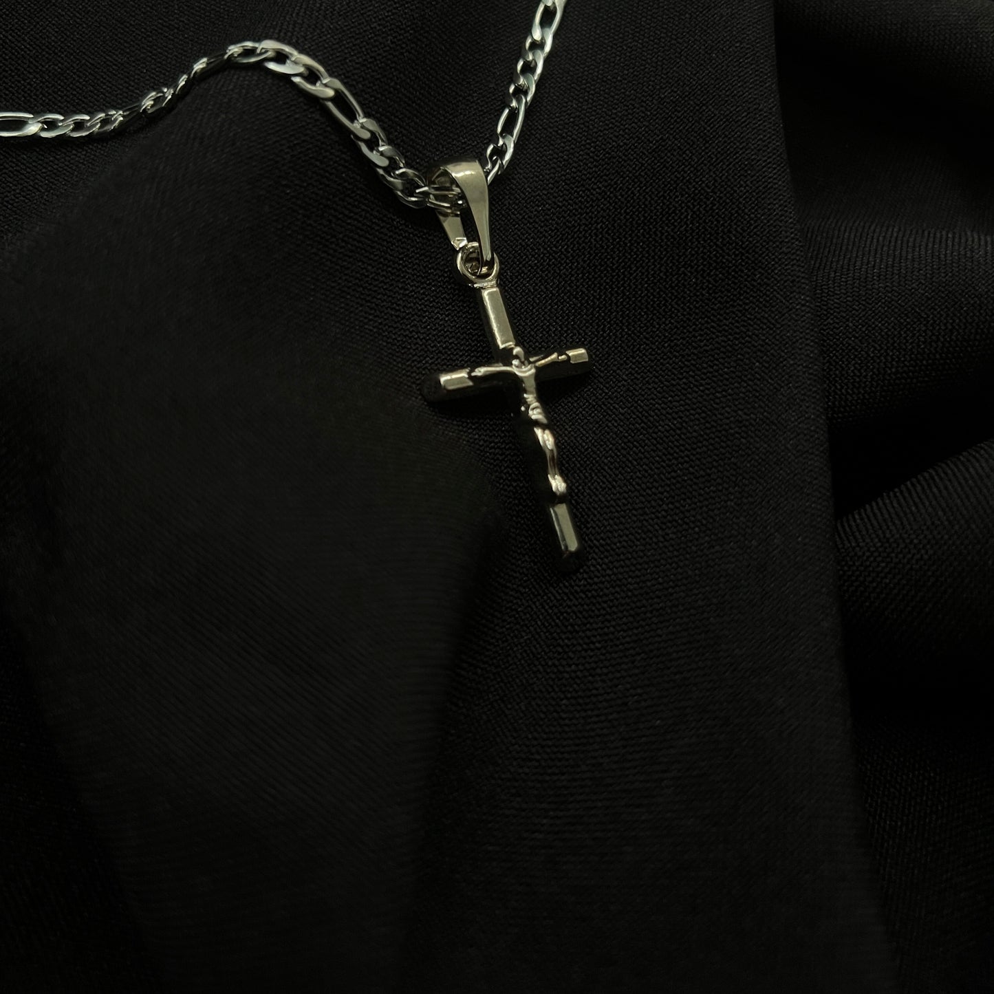 Medium sized crucifix Necklace (Figaro Chain)